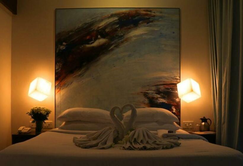 إستوديو قياسى ذو إطلالة, The Waterfront Shaw  Lavasa