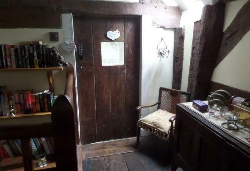 스위트, Walford Court