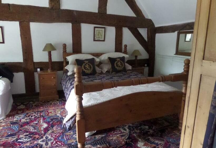 Номер Стандарт, Walford Court