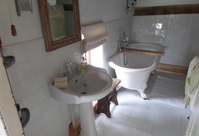 스위트, Walford Court