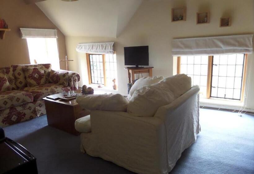 스위트, Walford Court