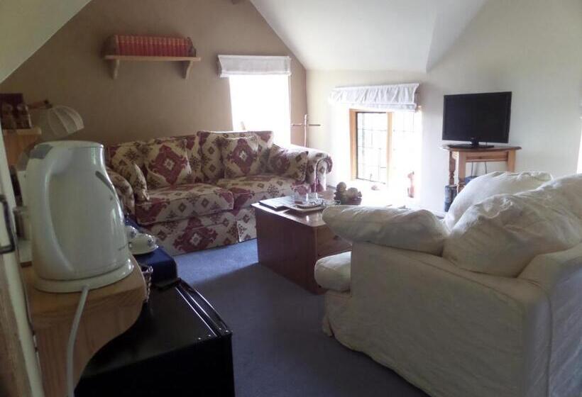 스위트, Walford Court