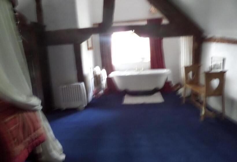 디럭스 스위트, Walford Court