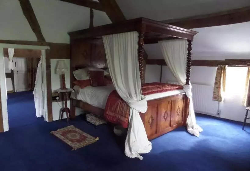 デラックススイート, Walford Court