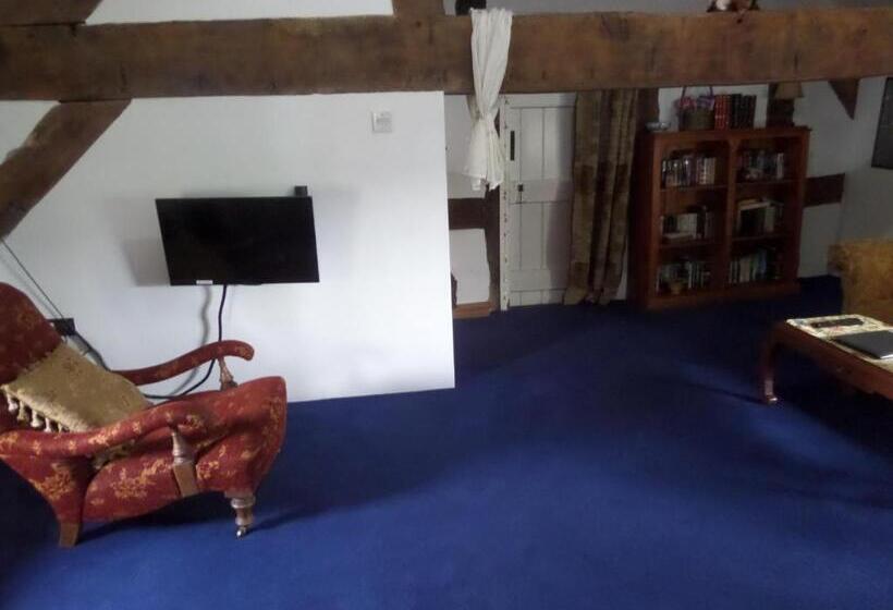 디럭스 스위트, Walford Court