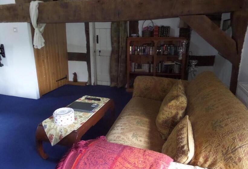 디럭스 스위트, Walford Court