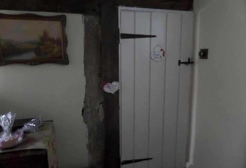 디럭스 스위트, Walford Court