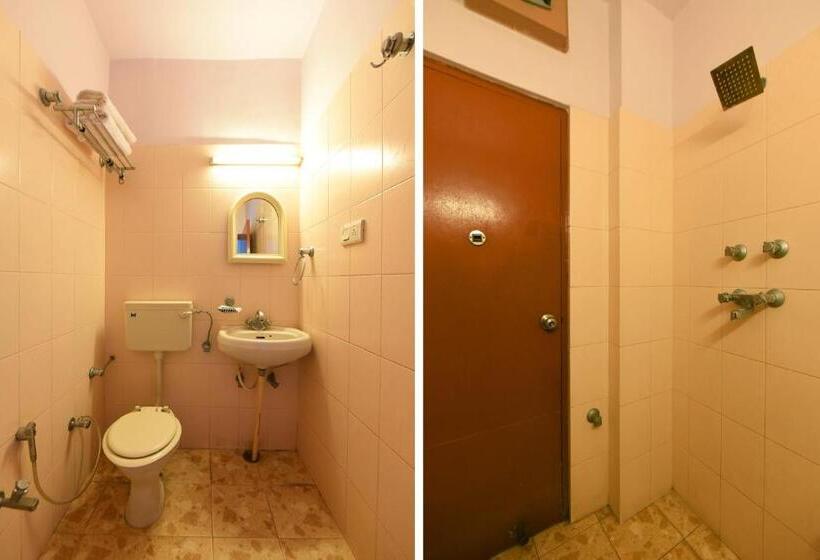 豪华三人间, Collection O Hotel Blue Bird