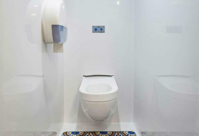 اتاق استاندارد, F1 Paris Saint Ouen Marche Aux Puces