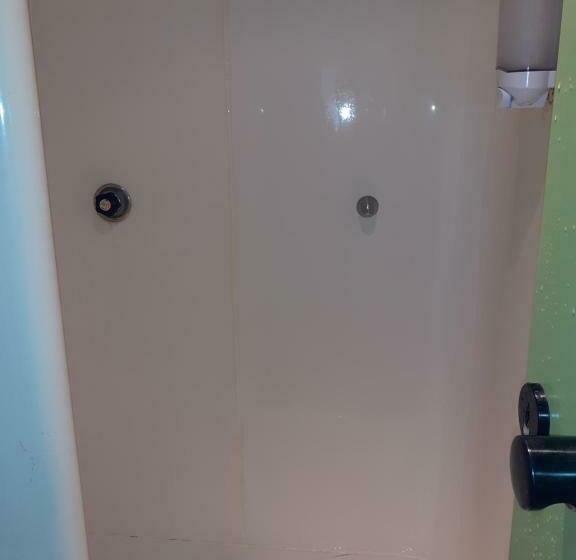 Трехместный Номер Стандарт Совместная Ванная, F1 Saintes