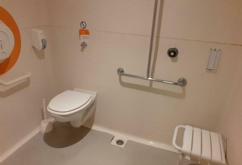 Трехместный Номер Стандарт Совместная Ванная, F1 Saintes