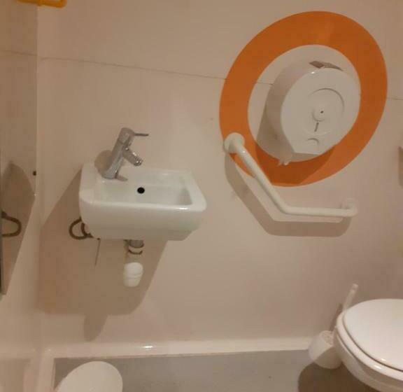 Трехместный Номер Стандарт Совместная Ванная, F1 Saintes