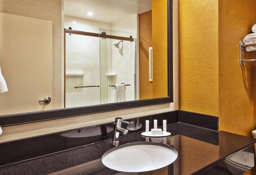 غرفة قياسية سرير كينج, Fairfield Inn & Suites By Marriott Plattsburgh