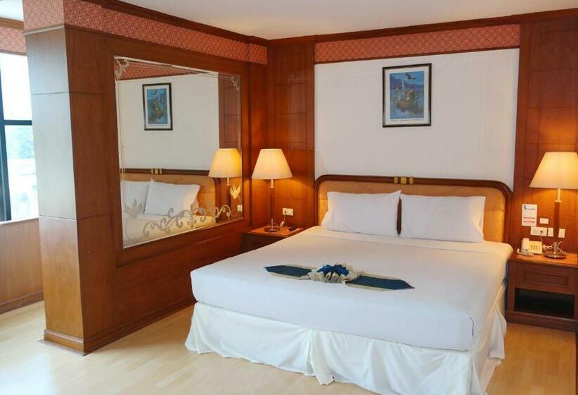 סוויטת ג'וניור, Grand Park