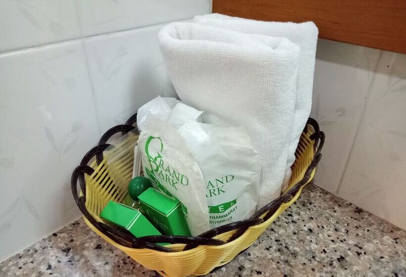 סוויטת ג'וניור, Grand Park