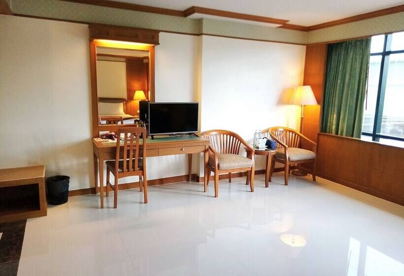 סוויטת ג'וניור, Grand Park