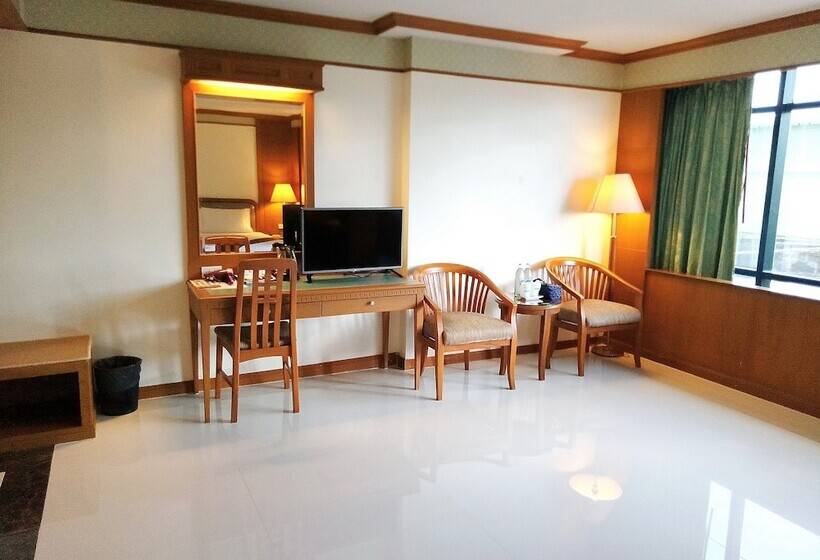 סוויטת ג'וניור, Grand Park