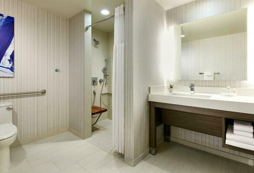 适合残疾人士使用的带超级大床的标准间, Hilton Garden Inn San Diego Downtown/bayside