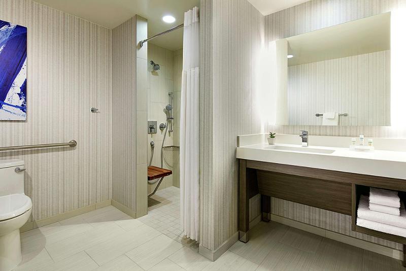 带大床的标准间, Hilton Garden Inn San Diego Downtown/bayside