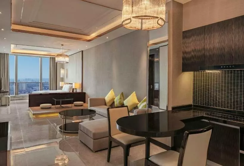اتاق لوکس با تخت بزرگ, Hilton Haikou