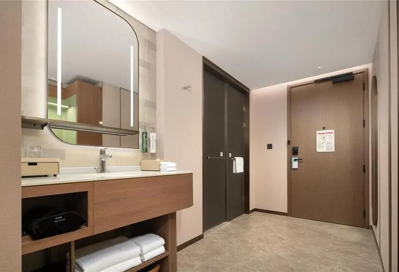 اتاق لوکس با تخت بزرگ, Hilton Haikou