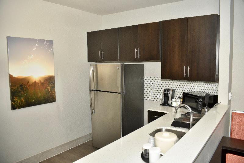 스위트 킹사이즈 침대, Holiday Inn Windsor   Wine Country, An Ihg