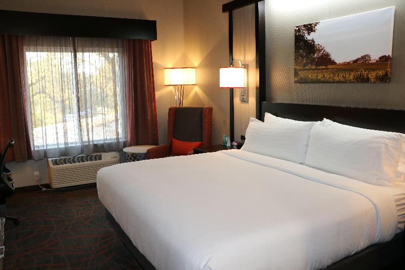 غرفة قياسية سرير كينج, Holiday Inn Windsor   Wine Country, An Ihg