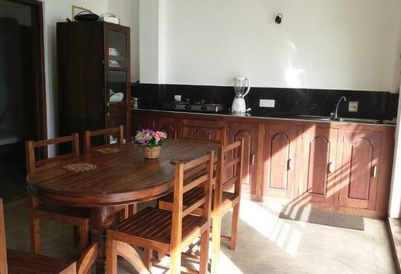 חדר משפחתי נוף לים, Ocean Breeze Villa