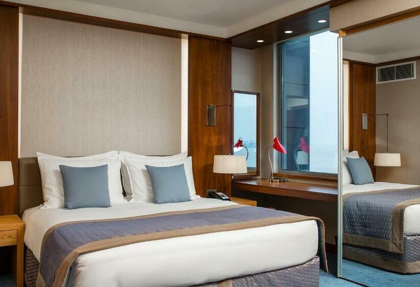 سوئیت با چشمانداز رودخانه, Radisson Blu M Bamou Palace Hotel, Brazzaville