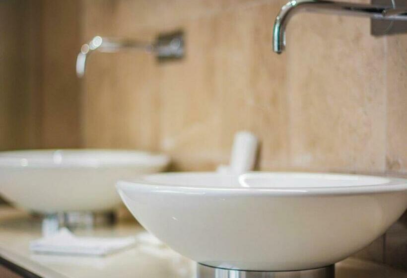 سوییت, Radisson Blu M Bamou Palace Hotel, Brazzaville