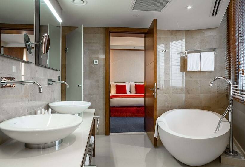 سوئیت با چشمانداز رودخانه, Radisson Blu M Bamou Palace Hotel, Brazzaville