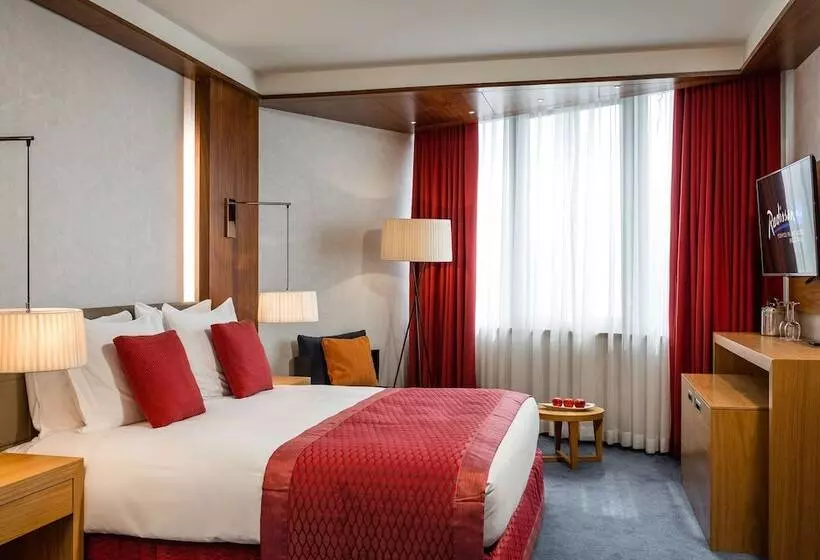سوئیت با چشم‌انداز رودخانه, Radisson Blu M Bamou Palace Hotel, Brazzaville