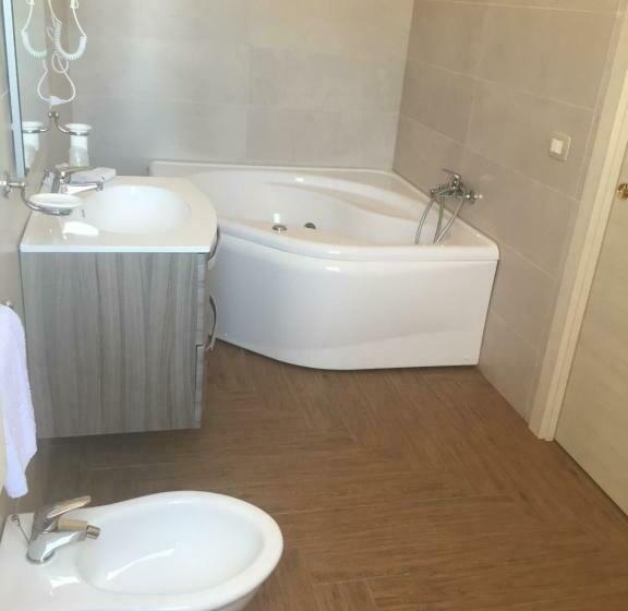 غرفة قياسية مطلّة علي البحر, Riviera Palace