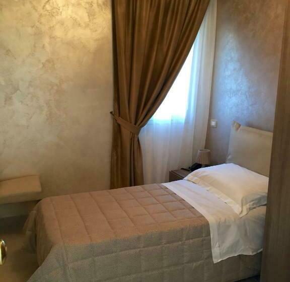 غرفة قياسية فردية, Riviera Palace