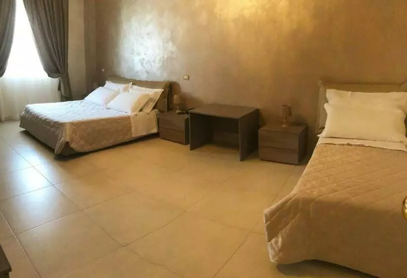 اتاق استاندارد سه نفره, Riviera Palace