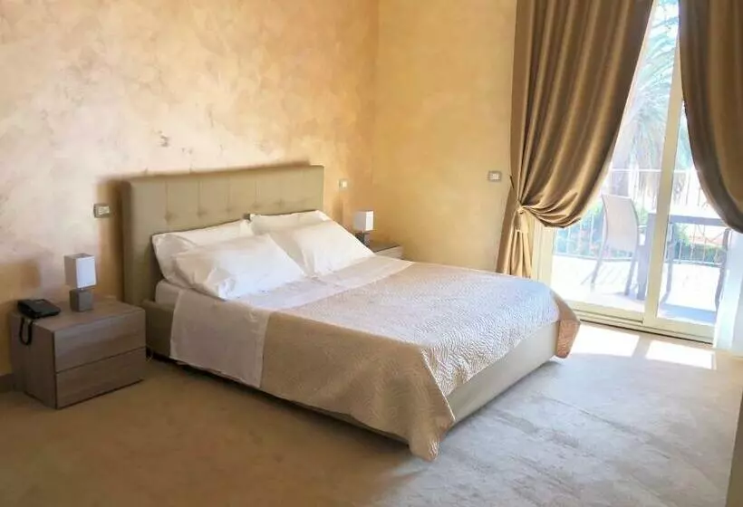 اتاق استاندارد با چشم‌انداز دریا, Riviera Palace