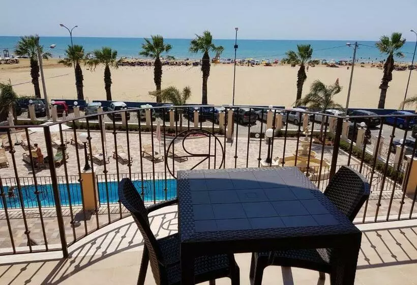 سوییت جونیور با چشم‌انداز دریا, Riviera Palace