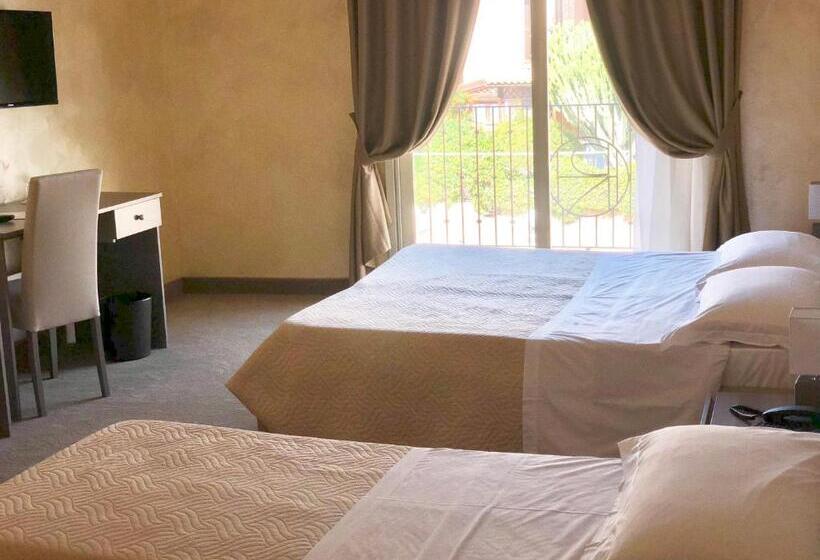 غرفة قياسية ثلاثية مزودة بشرفة, Riviera Palace