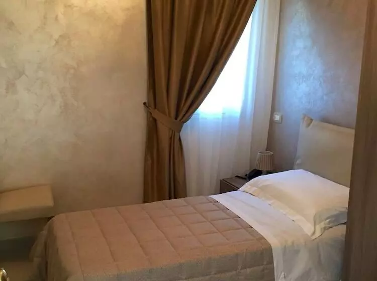 اتاق استاندارد یک نفره, Riviera Palace
