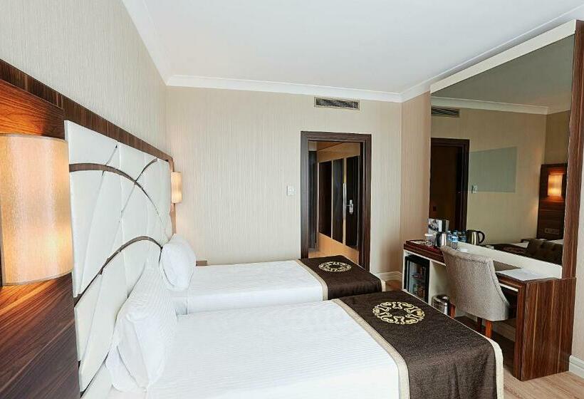 Deluxe Room, The Grand Mira Business