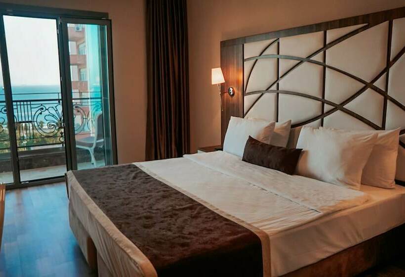 Deluxe Room, The Grand Mira Business