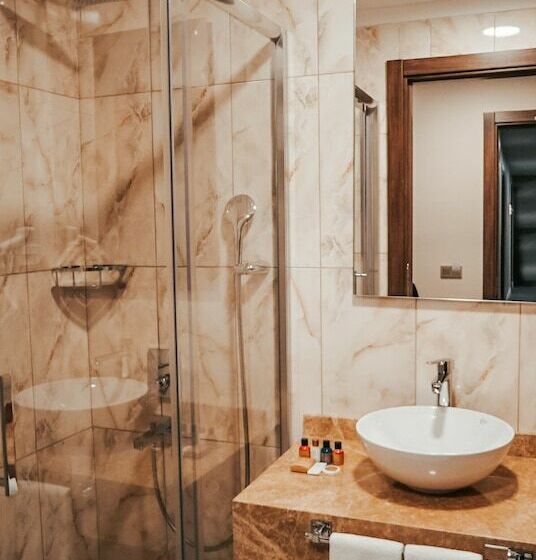 Deluxe Room, The Grand Mira Business
