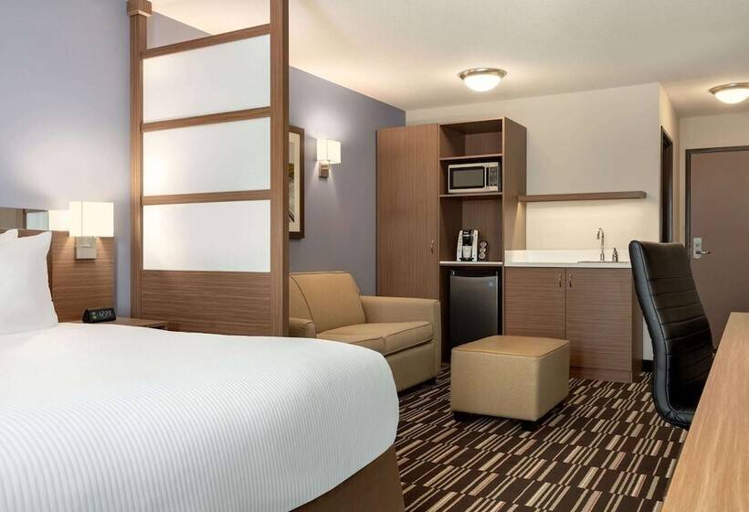 Номер бизнес-класса, Microtel Inn & Suites By Wyndham Bonnyville