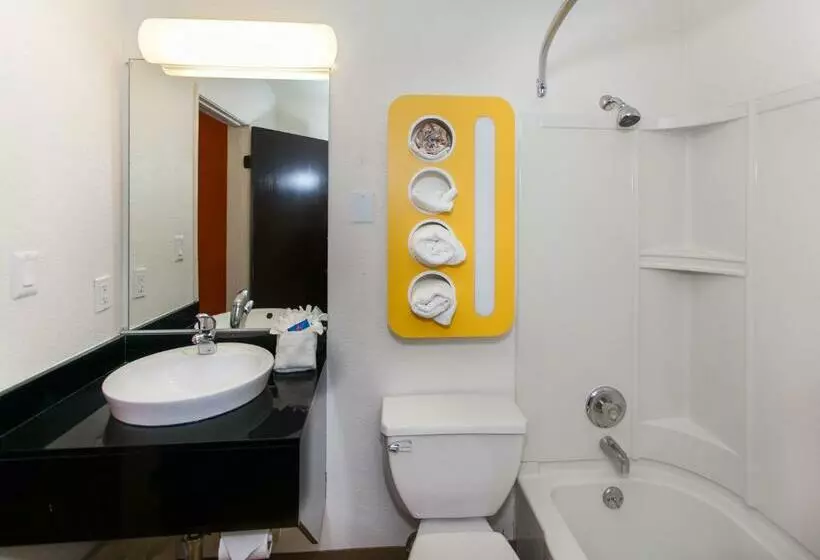 اتاق استاندارد, Motel 6 Hollywood