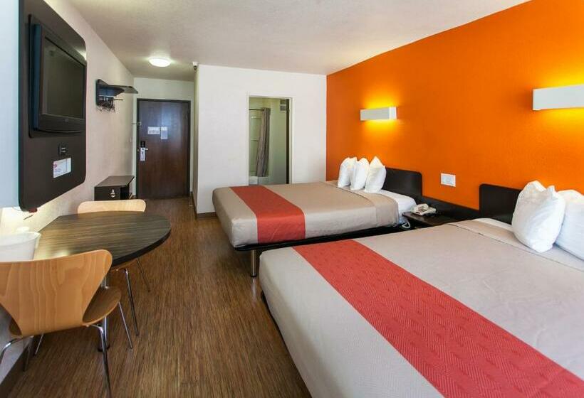 Номер Стандарт, Motel 6 Hollywood