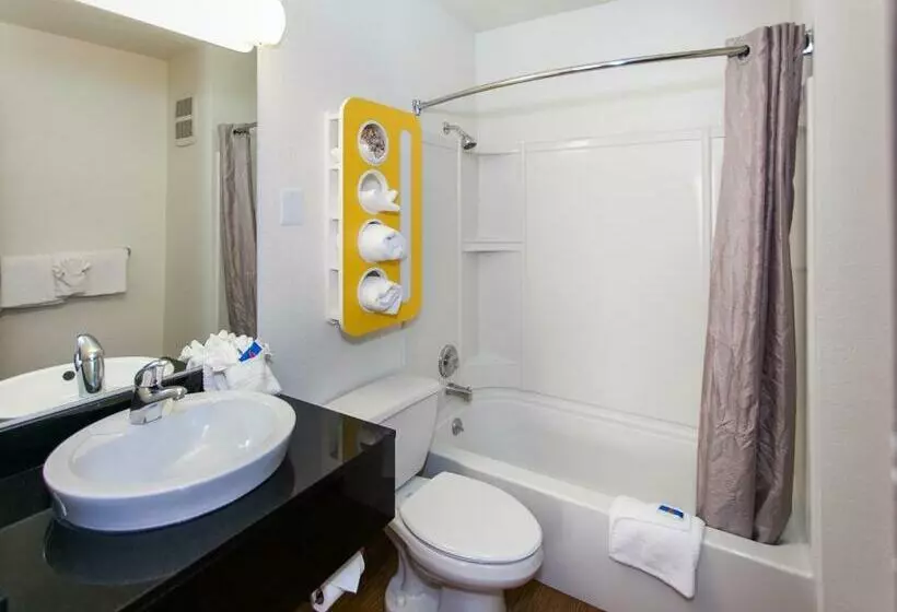 اتاق استاندارد, Motel 6 Hollywood