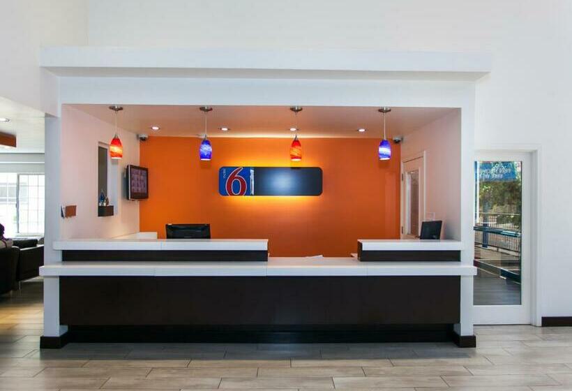 Номер Стандарт, Motel 6 Hollywood