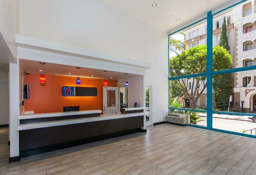 غرفة قياسية, Motel 6 Hollywood