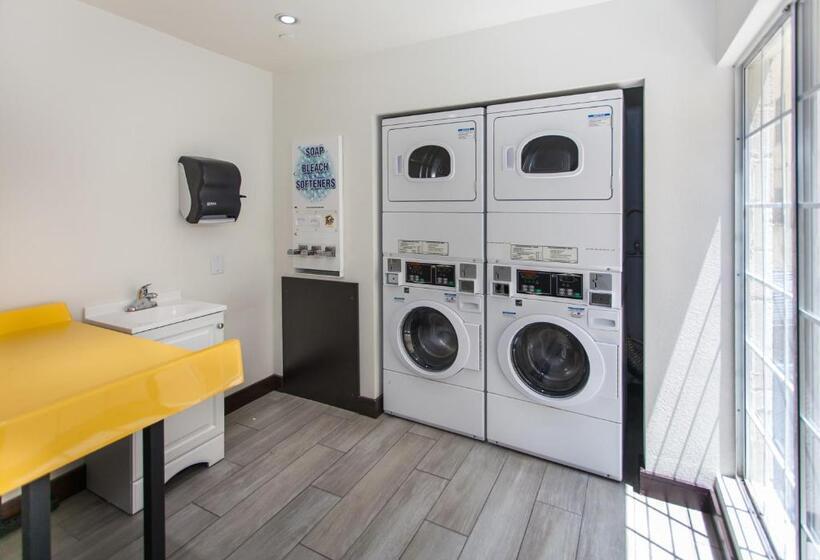 غرفة قياسية, Motel 6 Hollywood