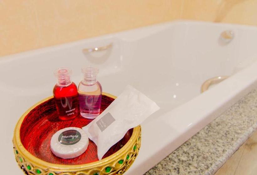 Номер Deluxe Кровать Кинг, Phaithong Sotel Resort